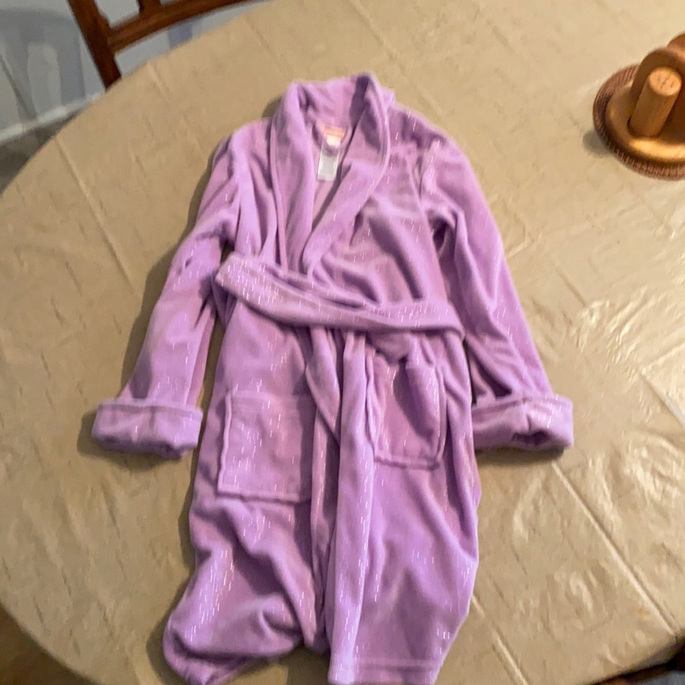Girls size 6 robe